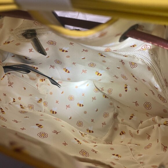 🍯 NWT Loungefly Winnie the Pooh Honey Pot Drawstring Crossbody Purse - Picture 6 of 8